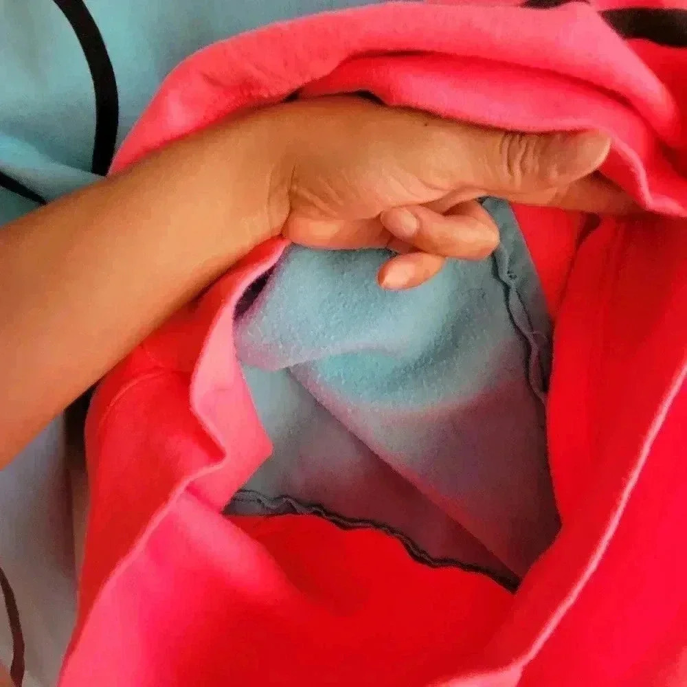 Women's Sweatshirt Pink/ Light Blue Medium "SNEAKER ADDICT" Retro Style Hearts - Picture 6 of 10